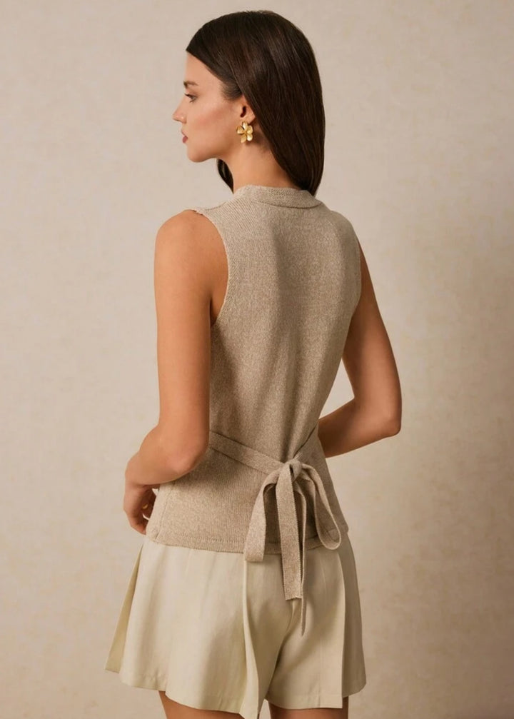 Shell Button Sleeveless Knit Top