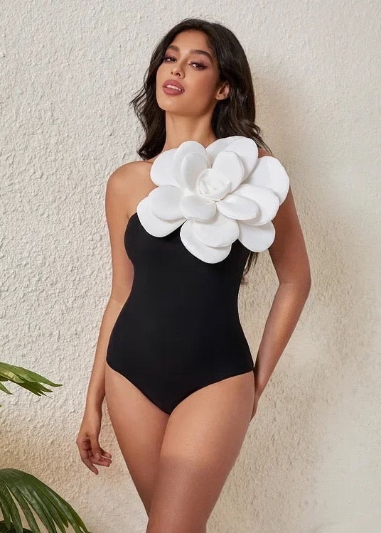 3D Flower Decor One-Shoulder Swimsuit