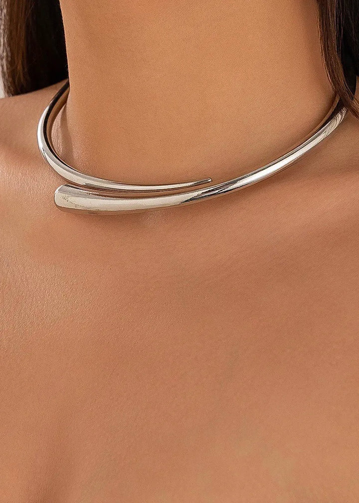 Metallic Asymmetrical Round Neck Choker