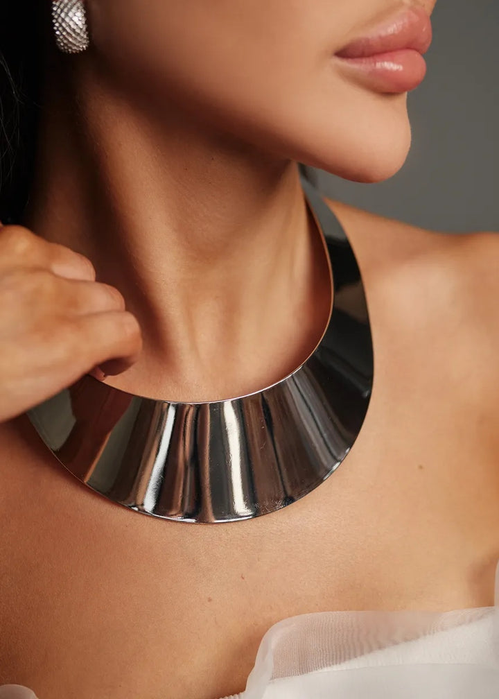 Metallic Wide Round Neck Choker